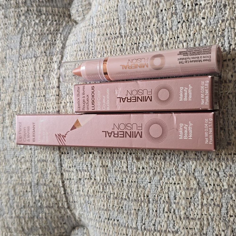 MINERAL FUSION MAKEUP BUNDLE OF 3 ITEMS